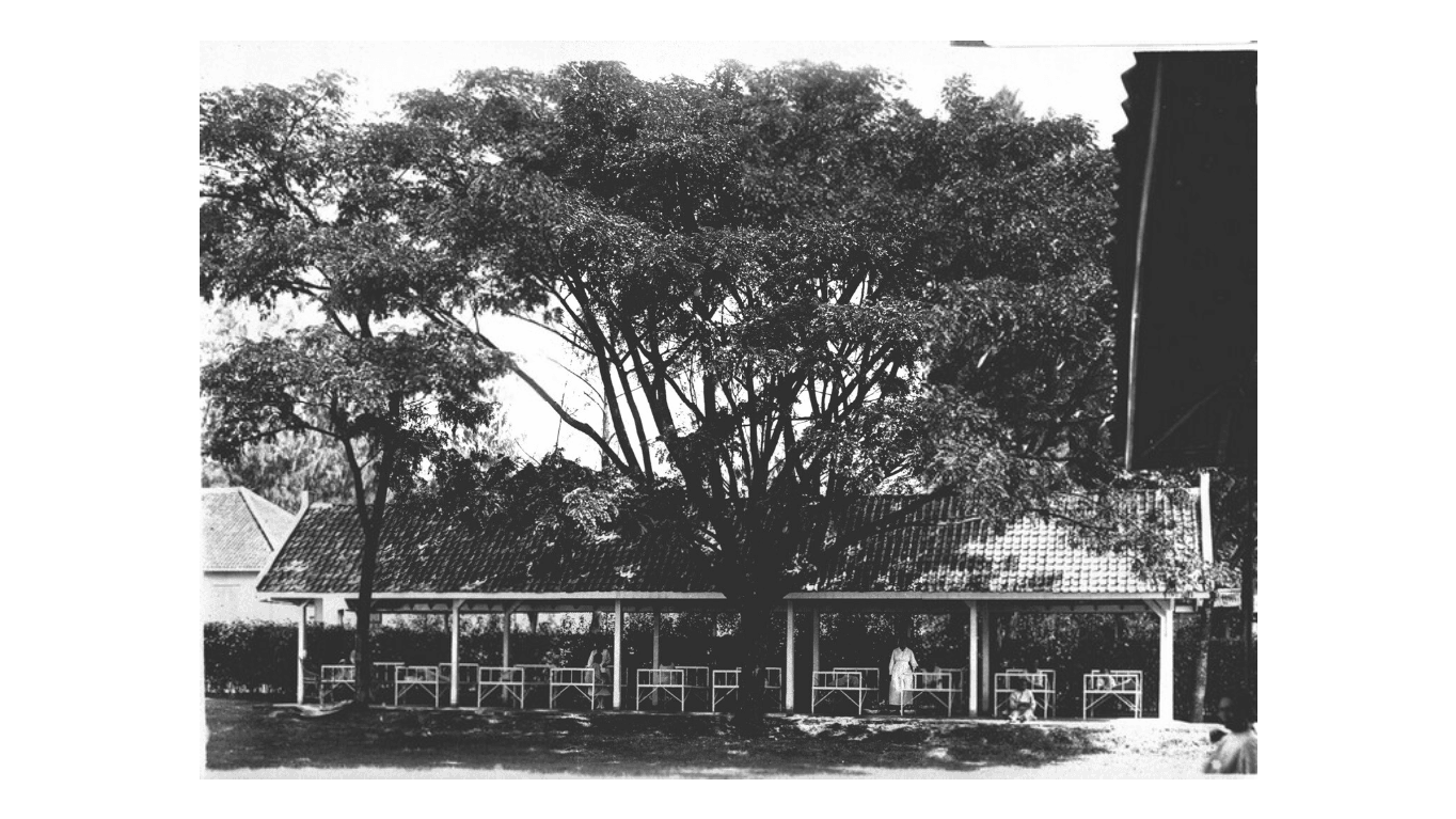 Bangsal Pasien di Area Taman Rumah Sakit Jiwa Lawang