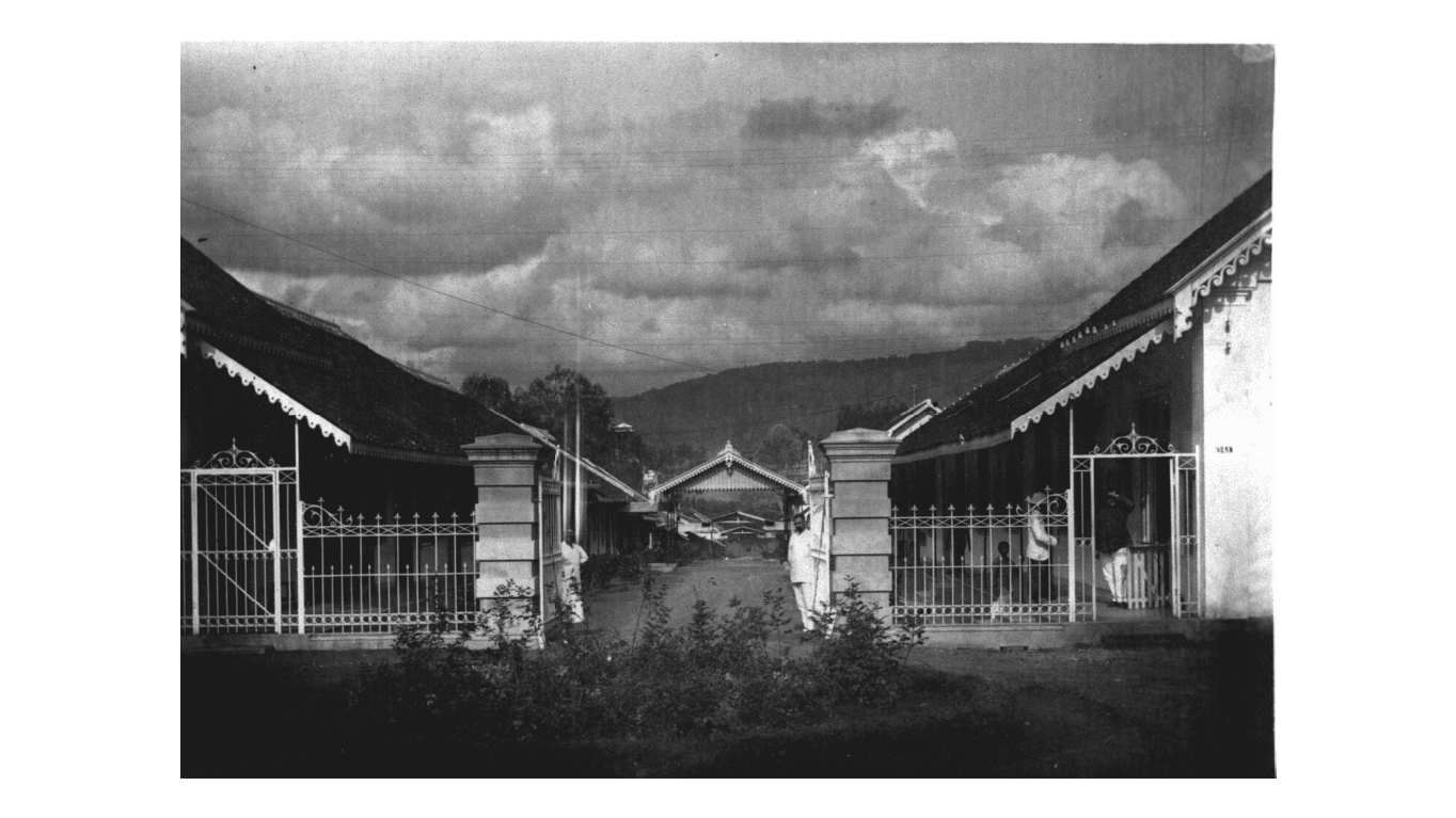 Salah Satu Gerbang Rumah Sakit Jiwa Lawang