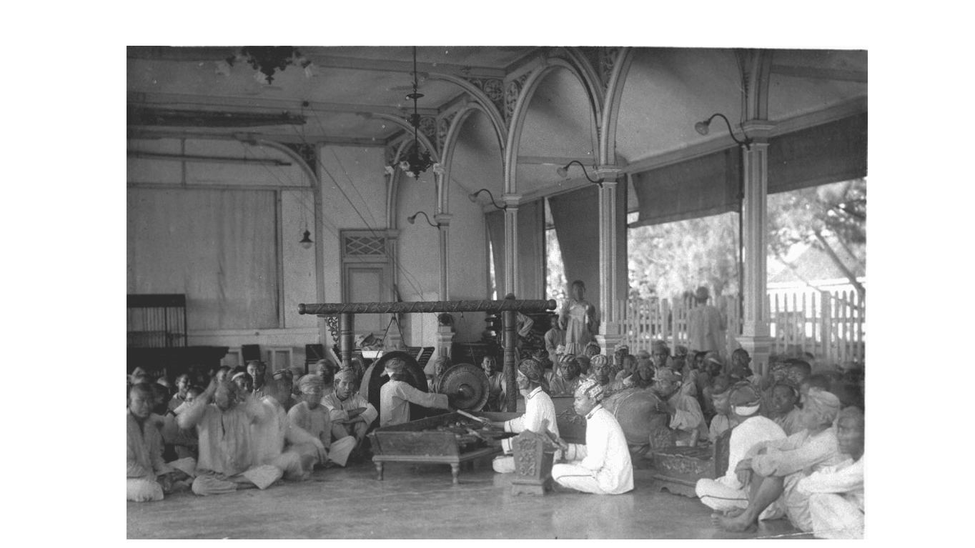 Hiburan Gamelan oleh Pasien Rumah Sakit Jiwa Lawang